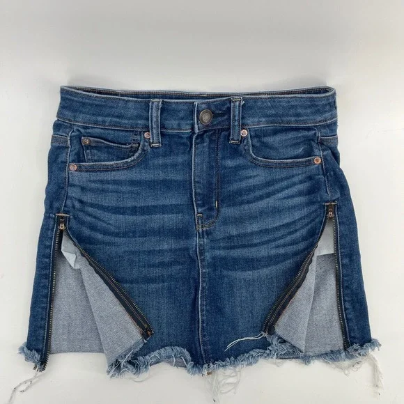 American Eagle Stretch Zipper High Rise Mini Jean Skirt Denim Frayed Hem Size 4 - Picture 2 of 7